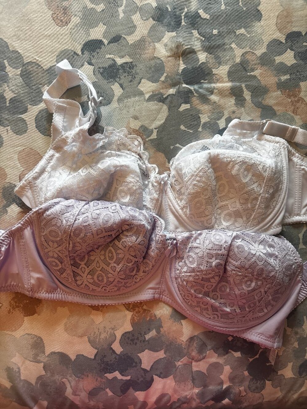 Julexy 2 Pack of White+Purple Lacy Bras with Underwire Size 42DD Brand New